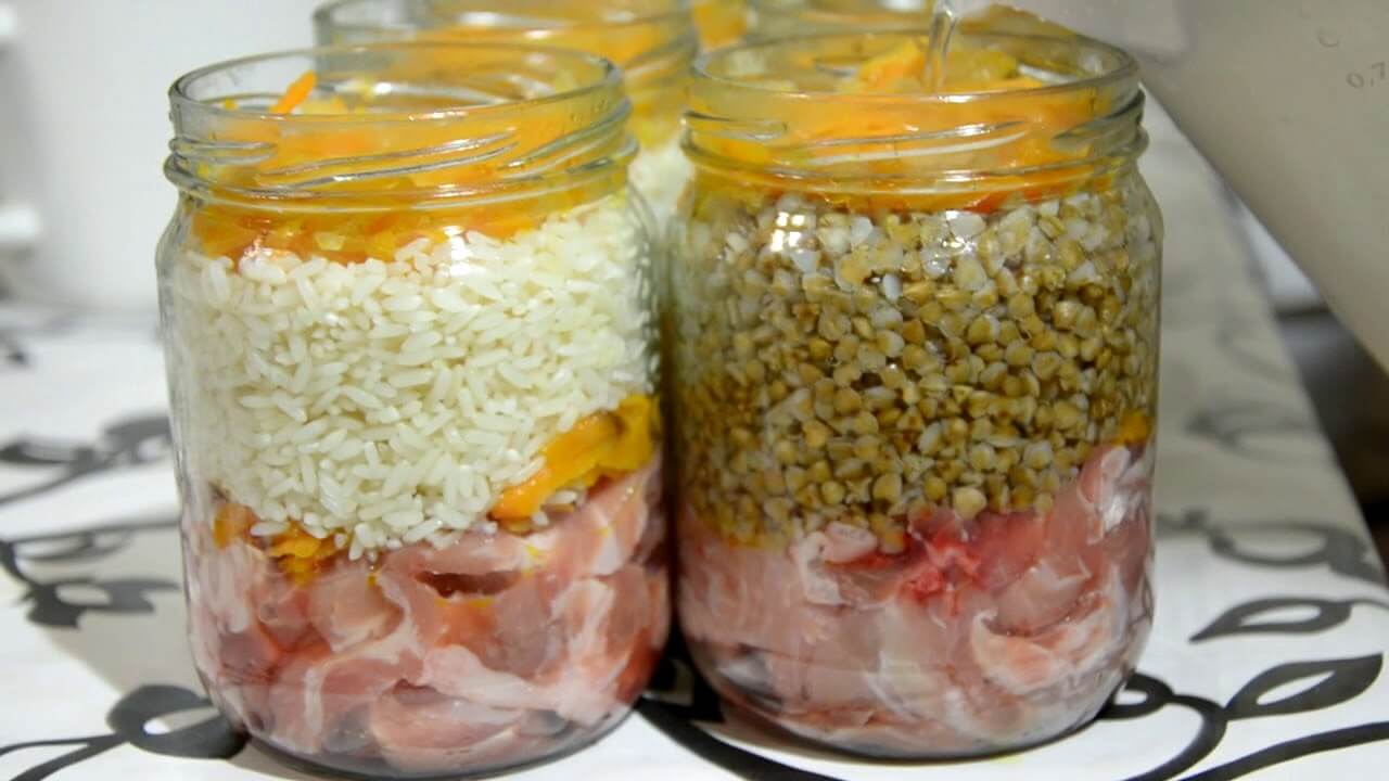 Рисовая каша с мясом и овощной заправкой в автоклаве